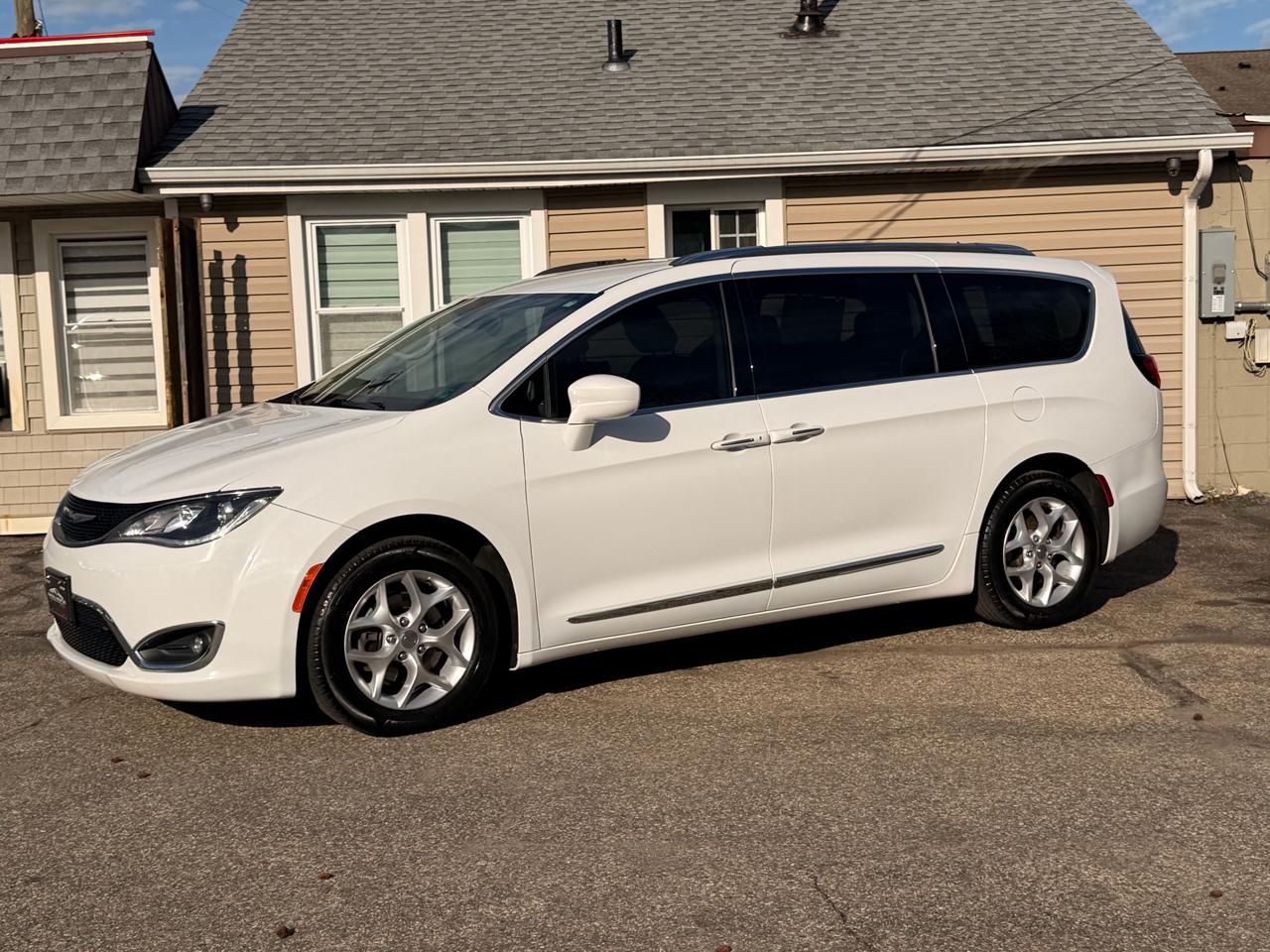 Chrysler Pacifica Touring L FWD 2018