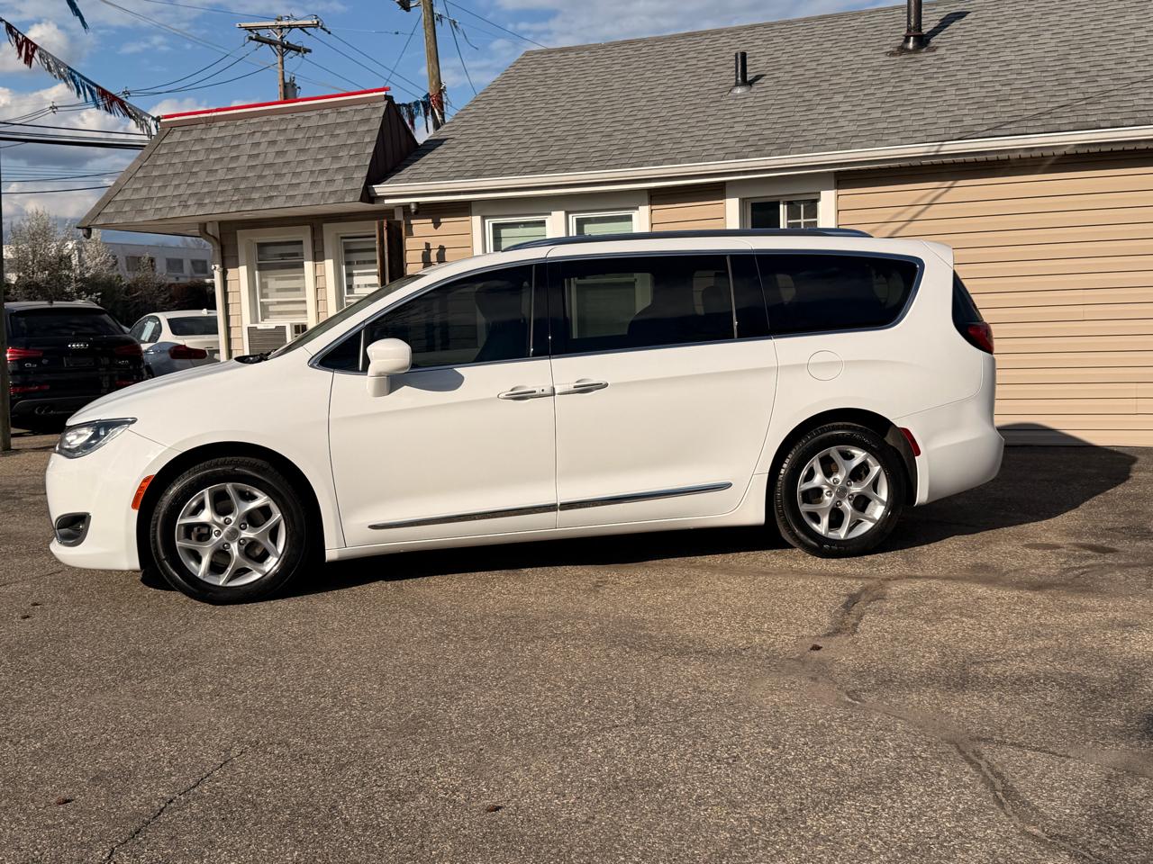 Chrysler Pacifica Touring L FWD 2018
