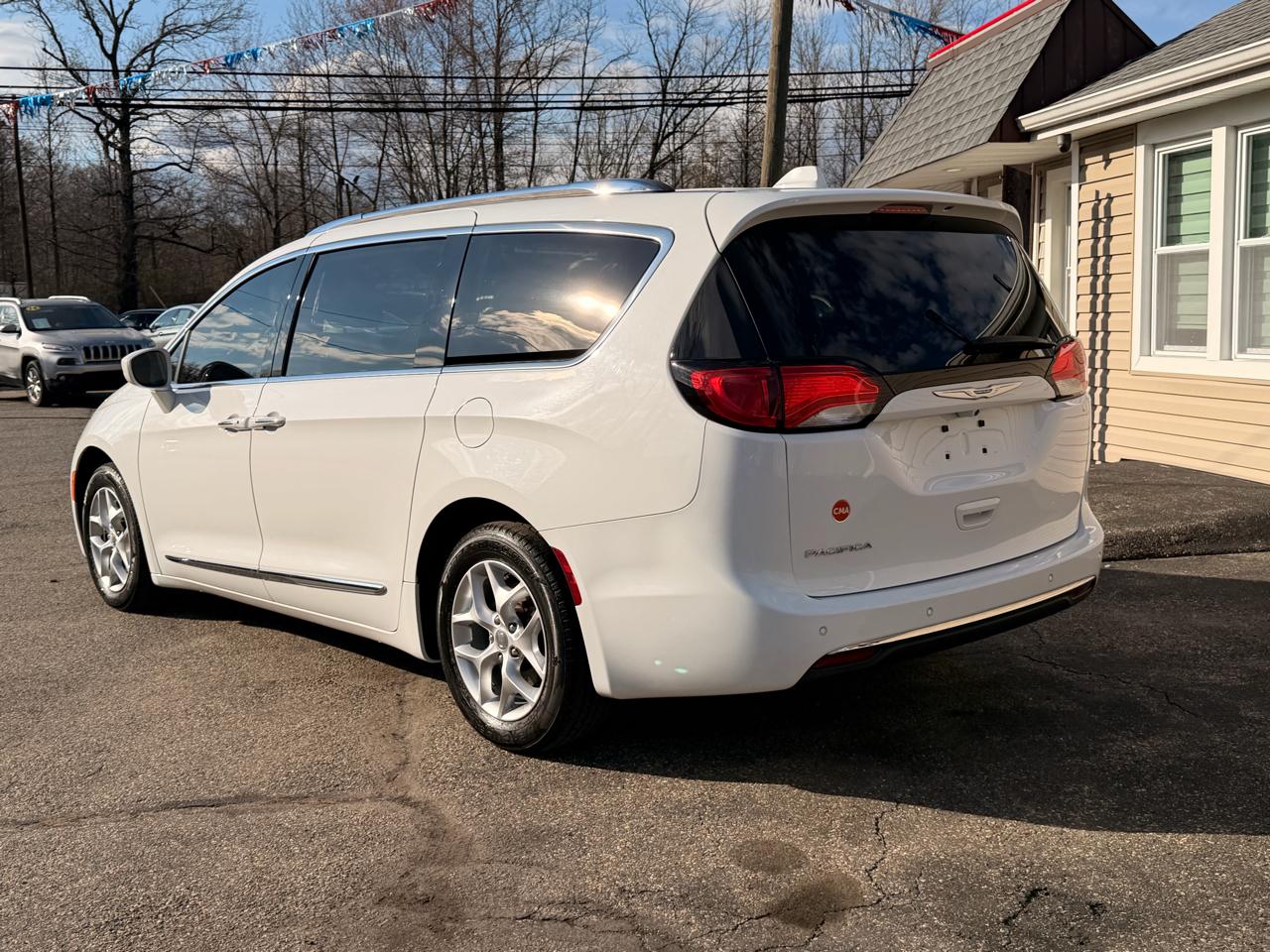 Chrysler Pacifica Touring L FWD 2018