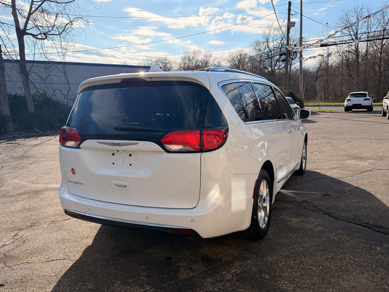 Chrysler Pacifica Touring L FWD 2018