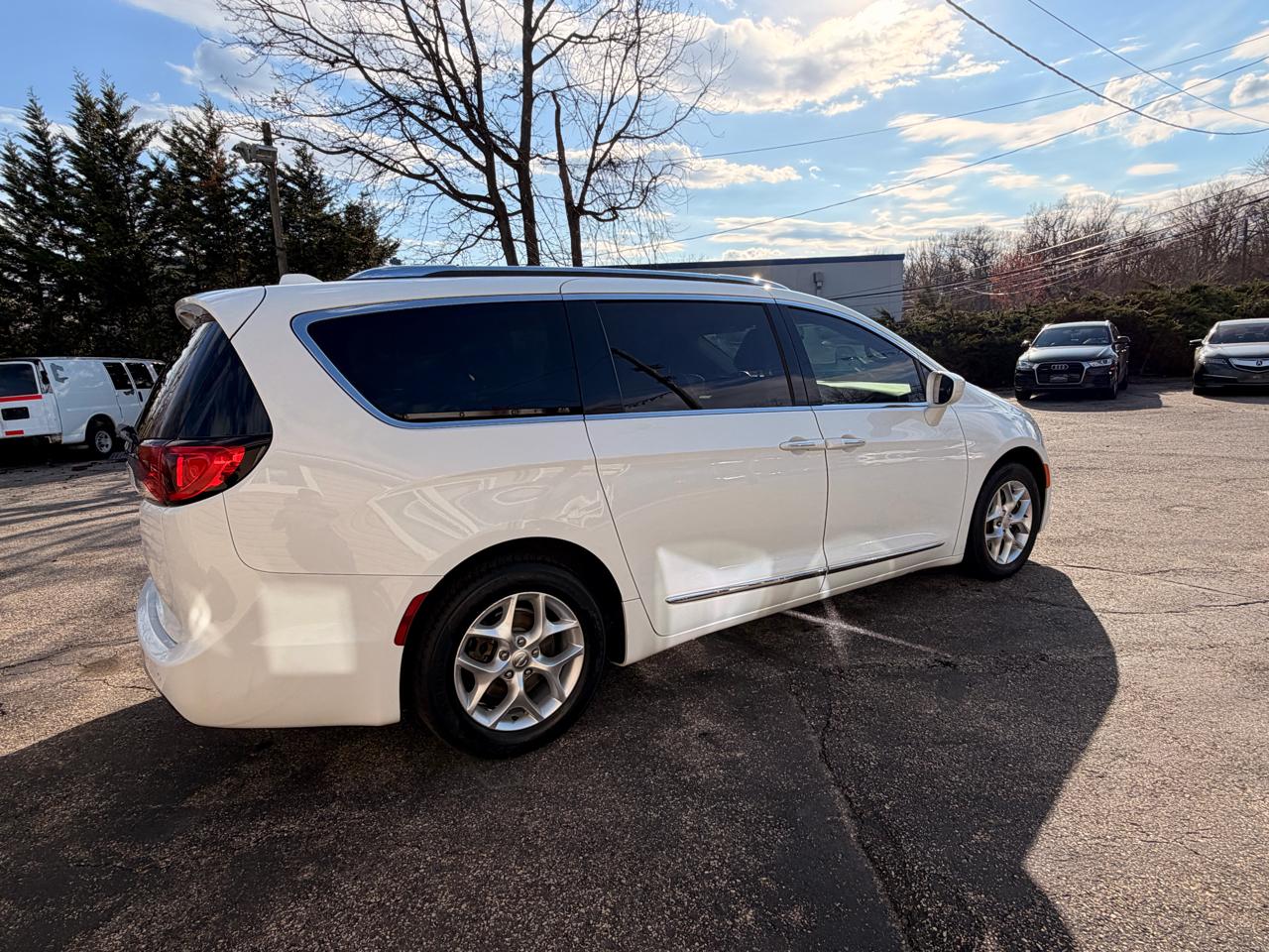 Chrysler Pacifica Touring L FWD 2018
