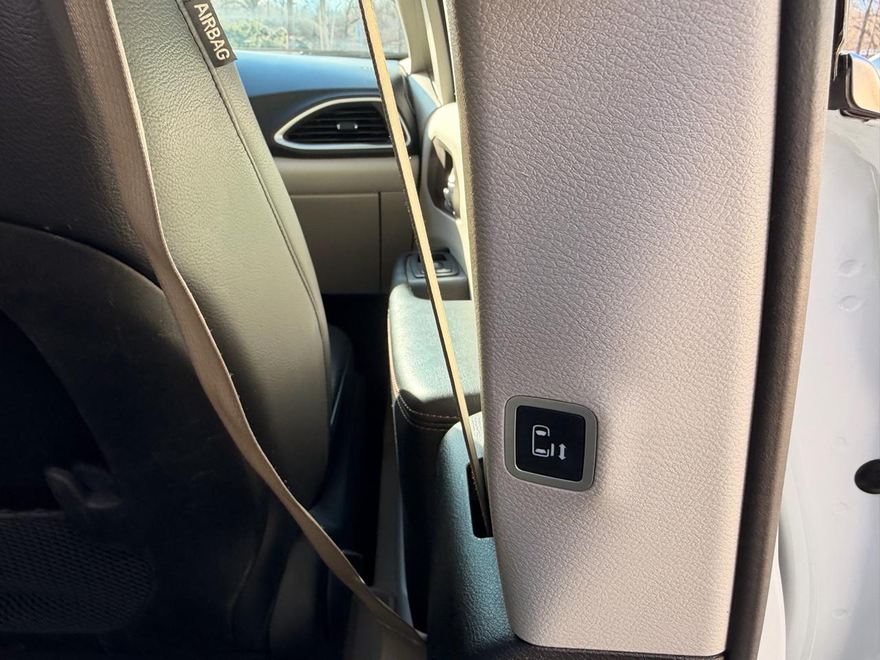 Chrysler Pacifica Touring L FWD 2018