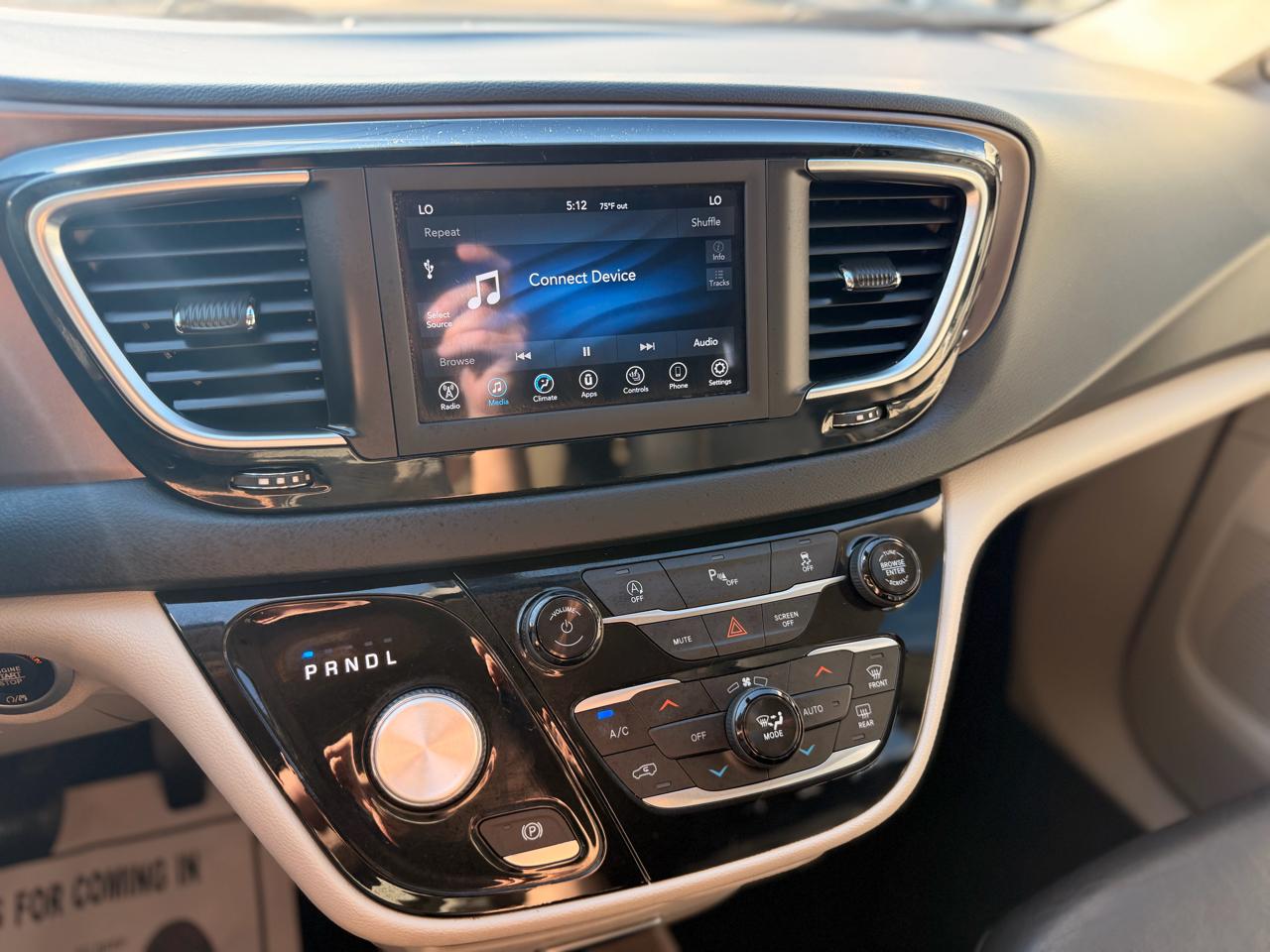 Chrysler Pacifica Touring L FWD 2018