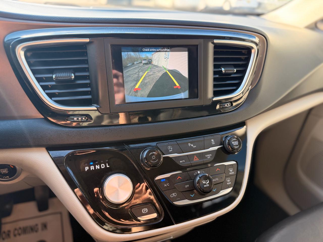 Chrysler Pacifica Touring L FWD 2018