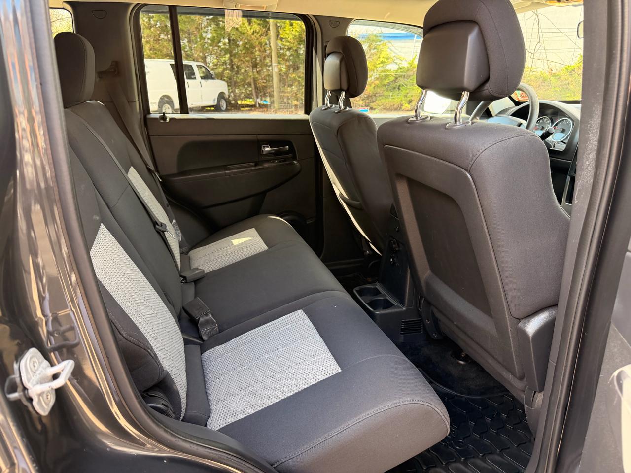 Jeep Liberty 4WD 4dr Sport 2010