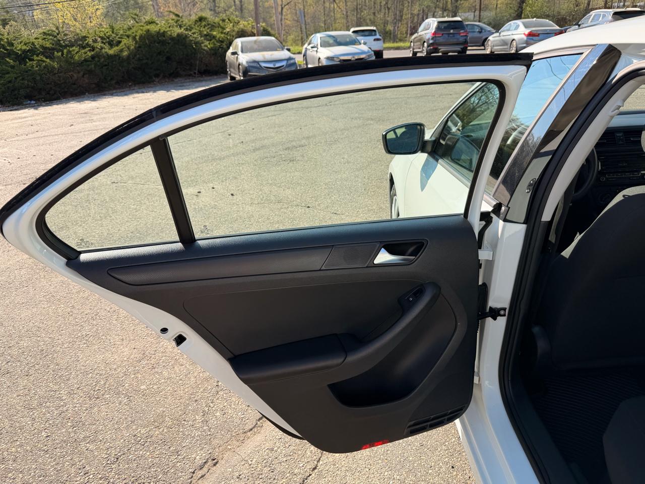 Volkswagen Jetta Sedan 4dr Auto 2.0L S 2015