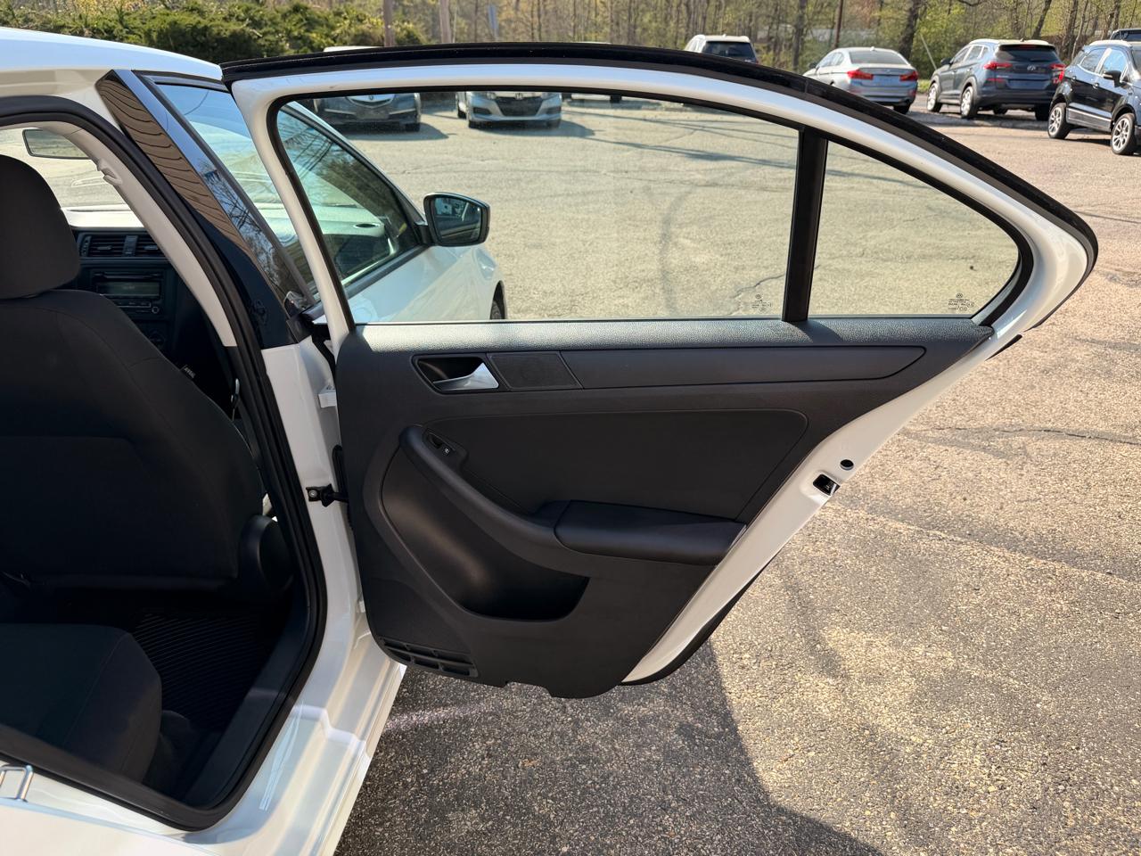 Volkswagen Jetta Sedan 4dr Auto 2.0L S 2015