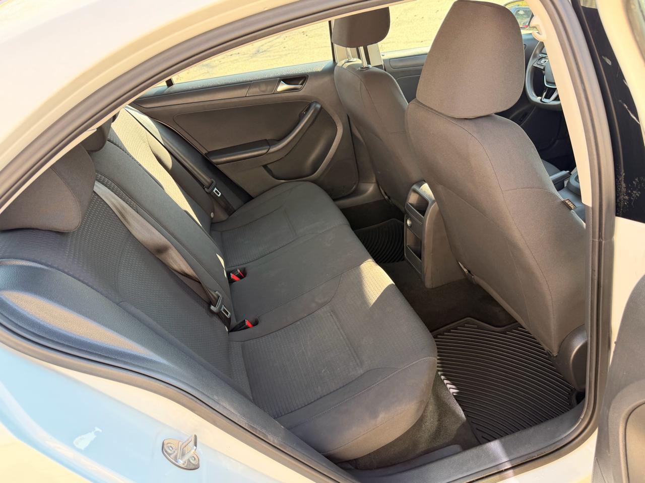 Volkswagen Jetta Sedan 4dr Auto 2.0L S 2015