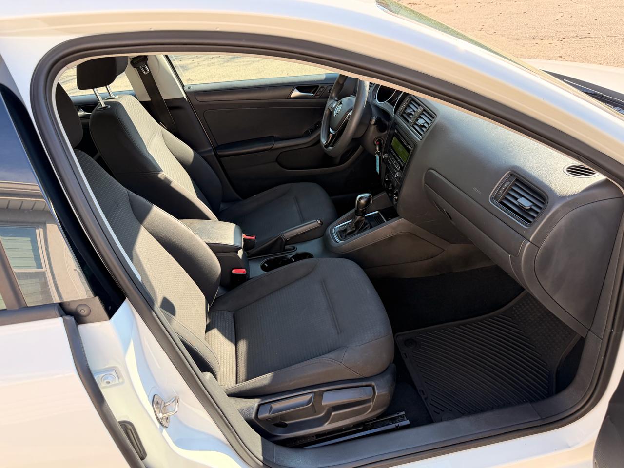 Volkswagen Jetta Sedan 4dr Auto 2.0L S 2015