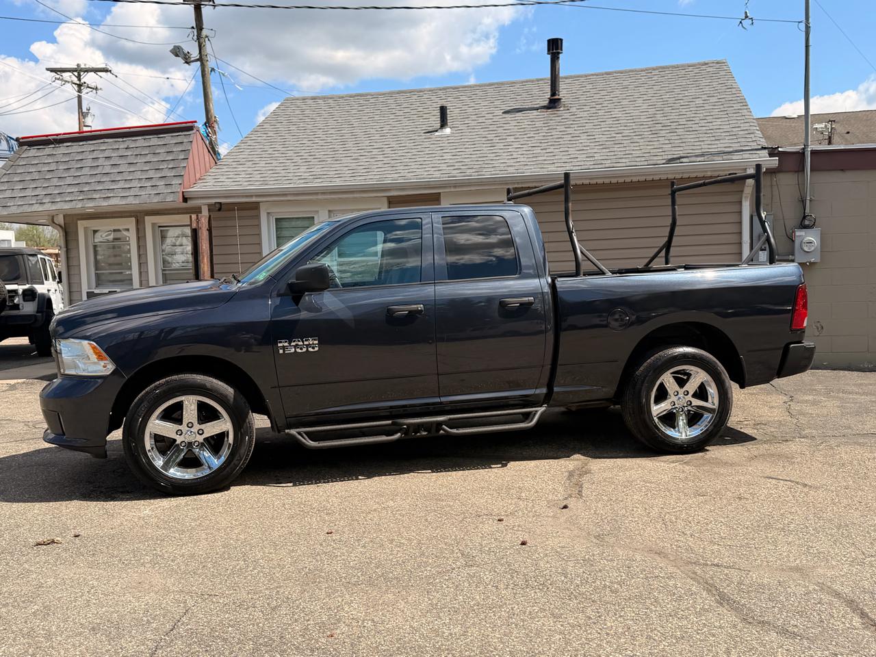 RAM 1500 Express 4x4 Quad Cab 6'4" Box 2018