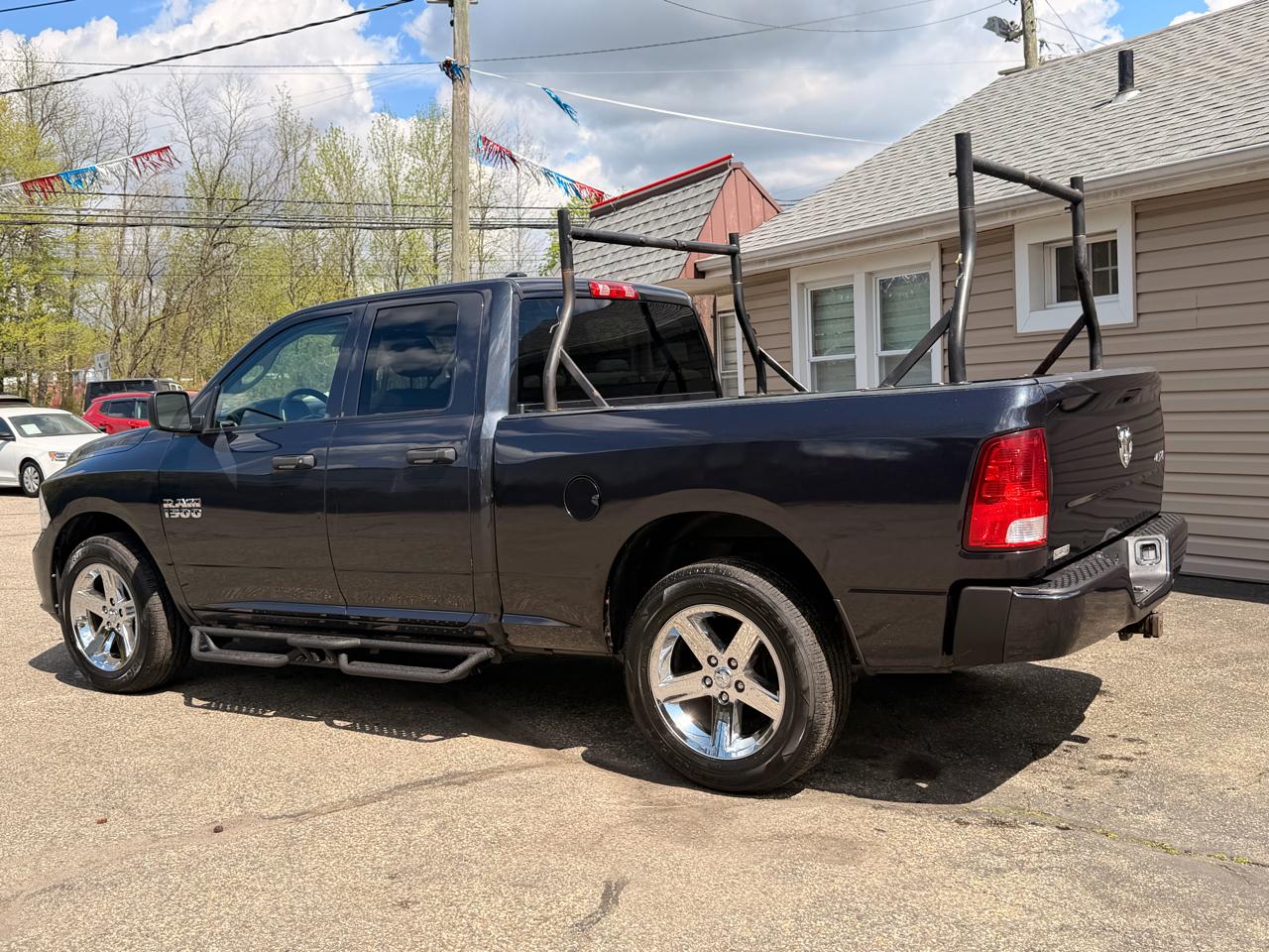 RAM 1500 Express 4x4 Quad Cab 6'4" Box 2018