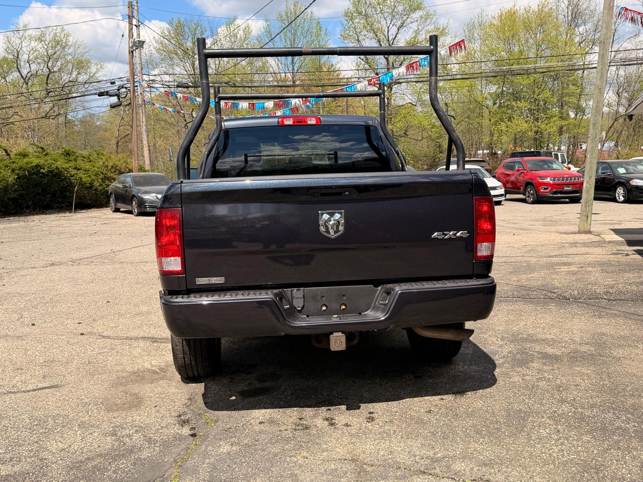 RAM 1500 Express 4x4 Quad Cab 6'4" Box 2018