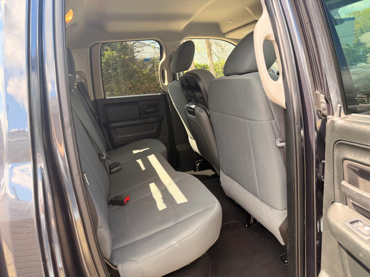 RAM 1500 Express 4x4 Quad Cab 6'4" Box 2018