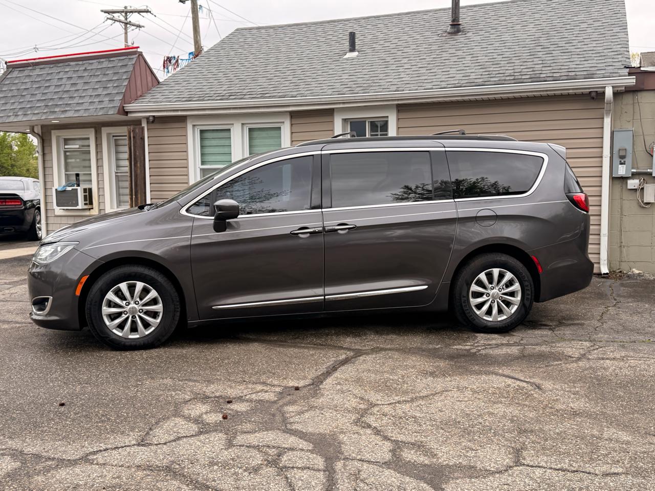 Chrysler Pacifica Touring-L FWD 2017
