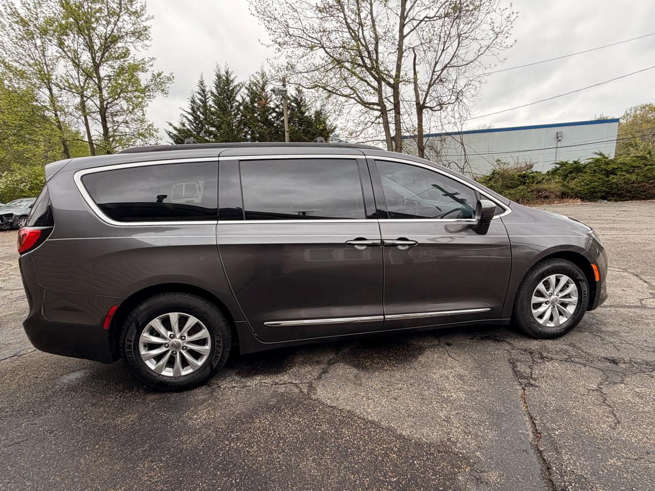 Chrysler Pacifica Touring-L FWD 2017