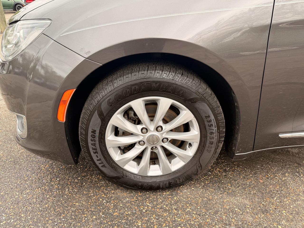 Chrysler Pacifica Touring-L FWD 2017