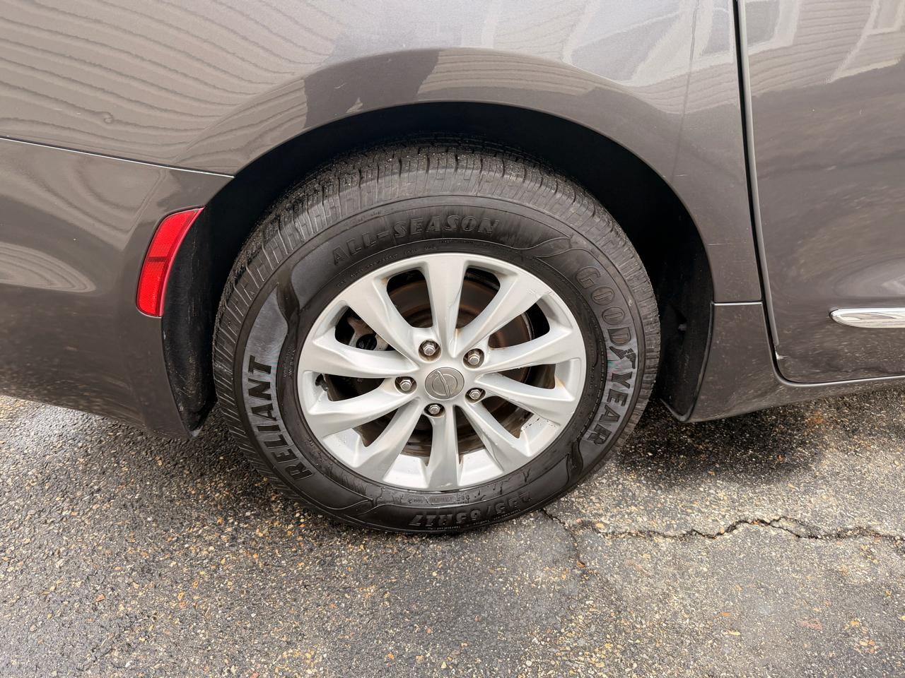 Chrysler Pacifica Touring-L FWD 2017