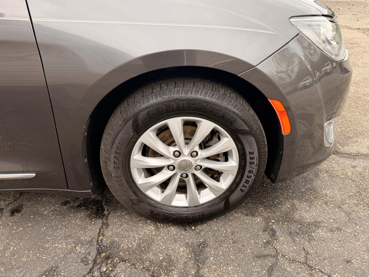 Chrysler Pacifica Touring-L FWD 2017