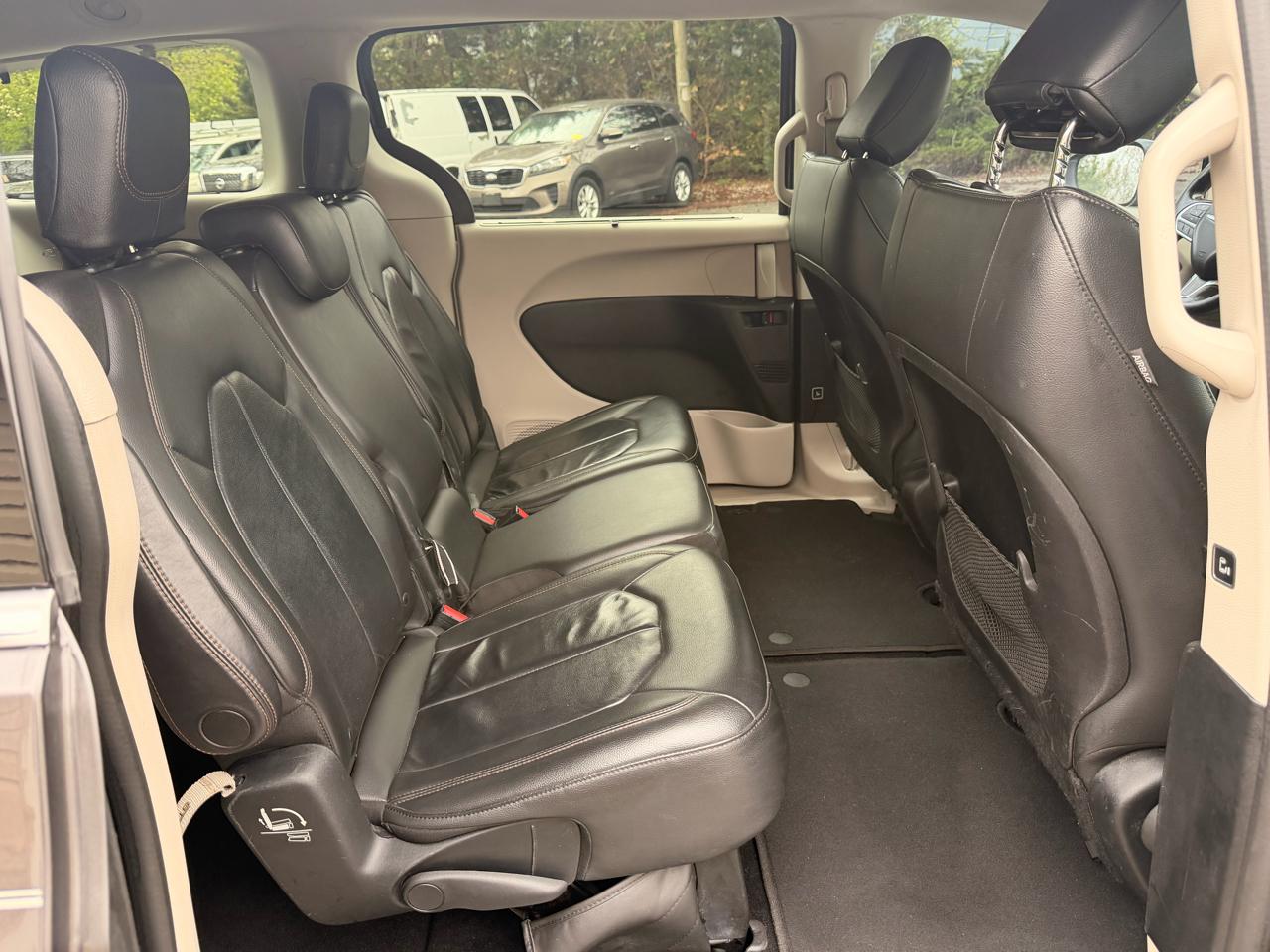 Chrysler Pacifica Touring-L FWD 2017