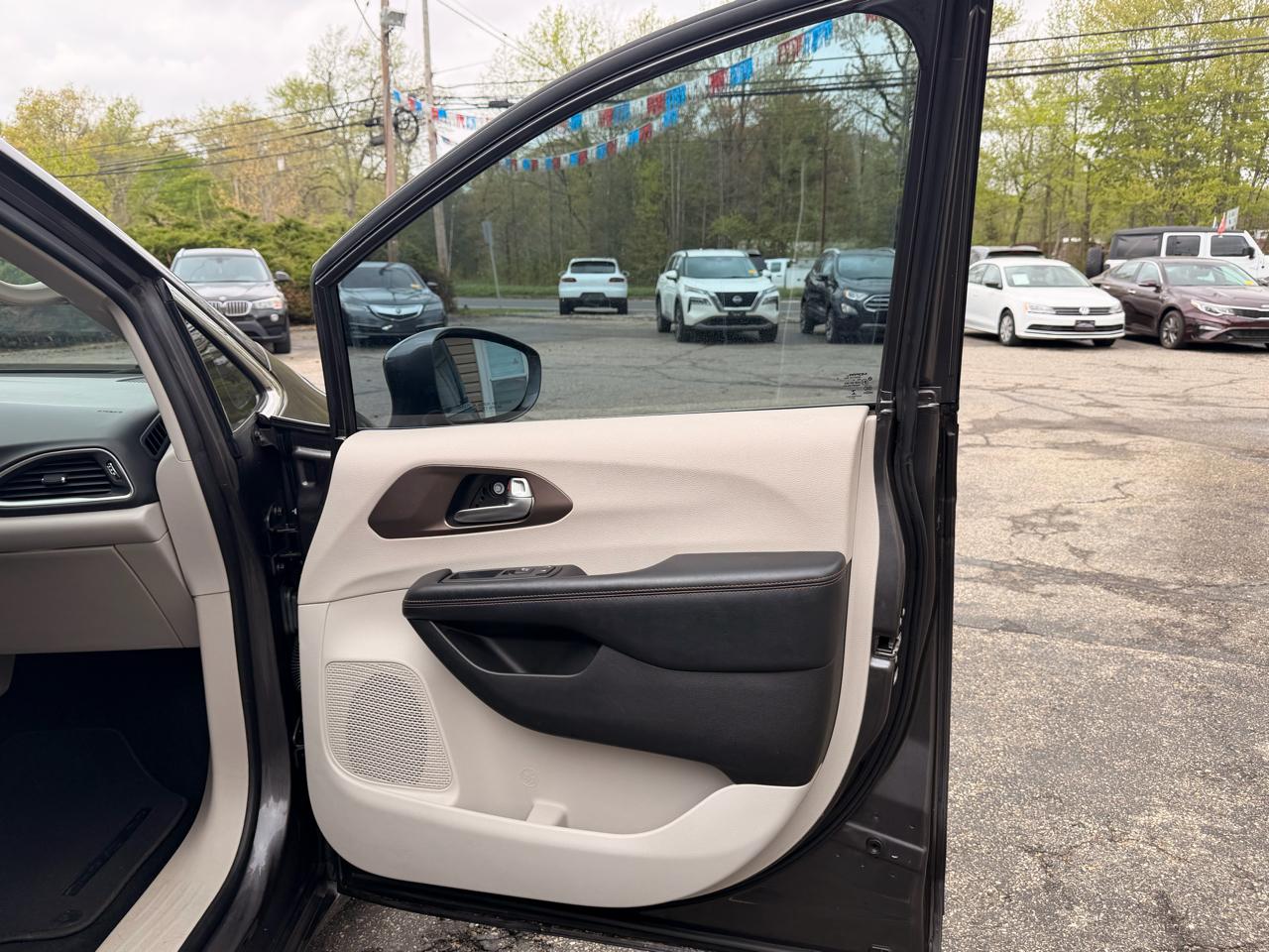 Chrysler Pacifica Touring-L FWD 2017