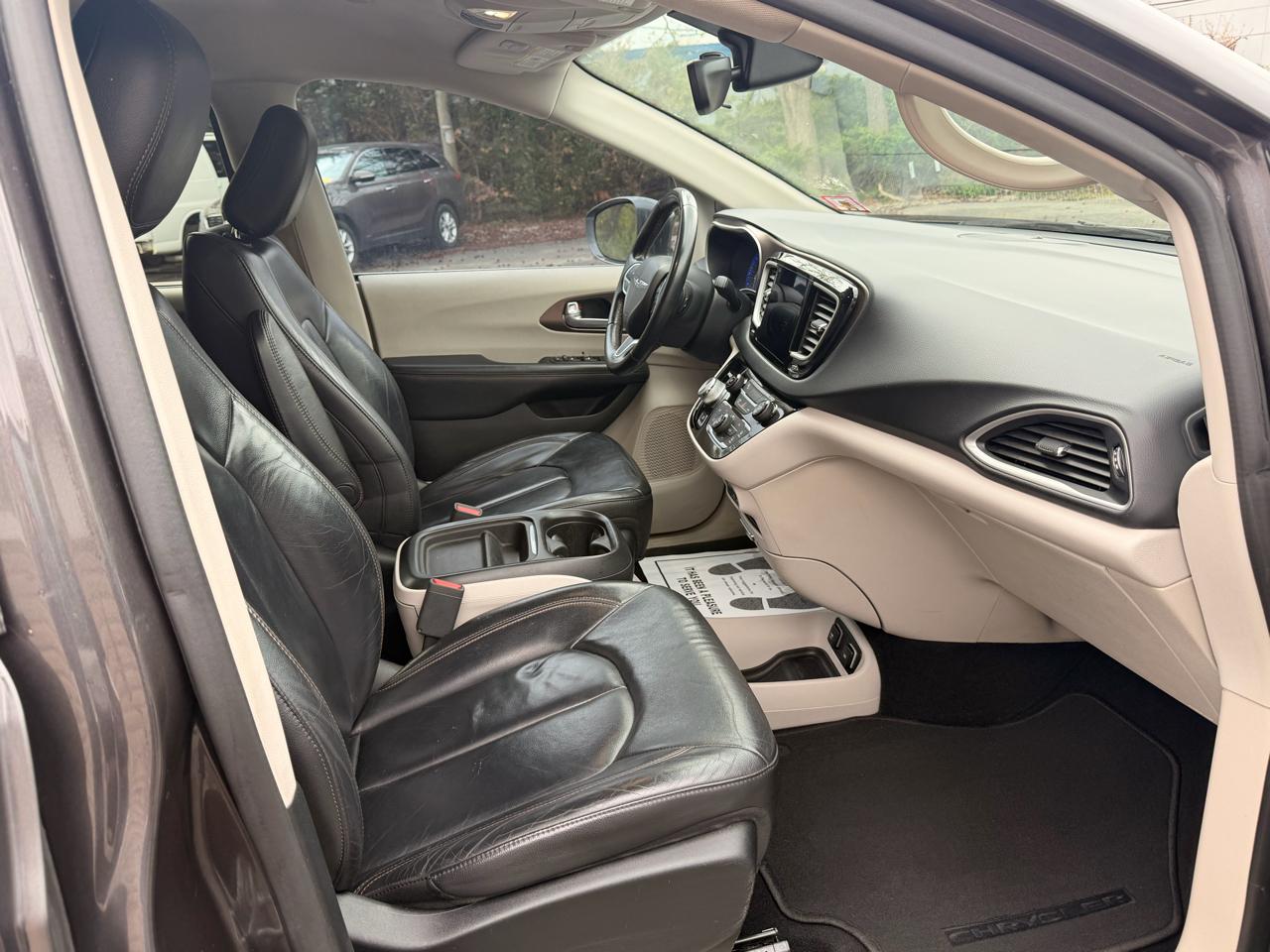 Chrysler Pacifica Touring-L FWD 2017