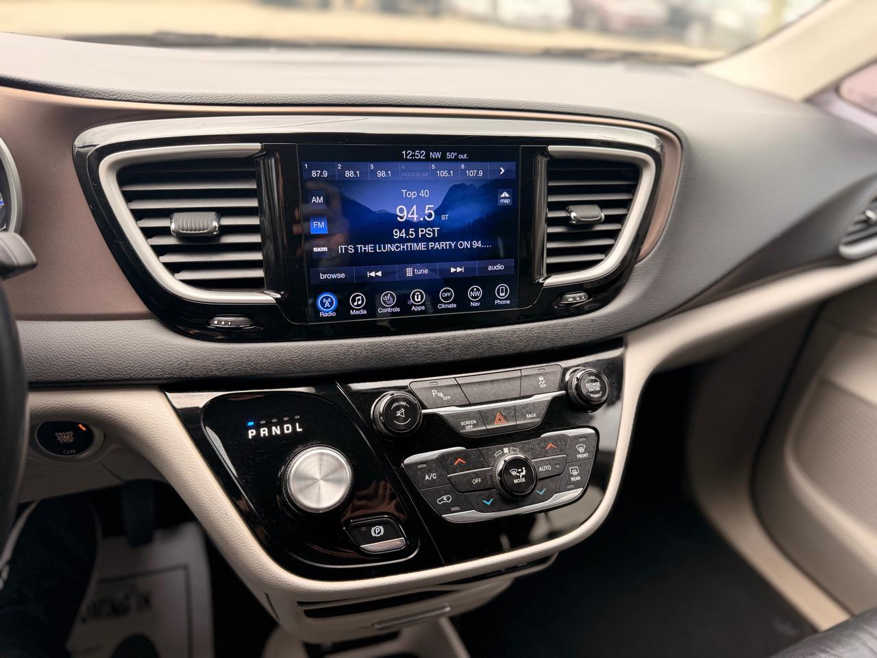 Chrysler Pacifica Touring-L FWD 2017