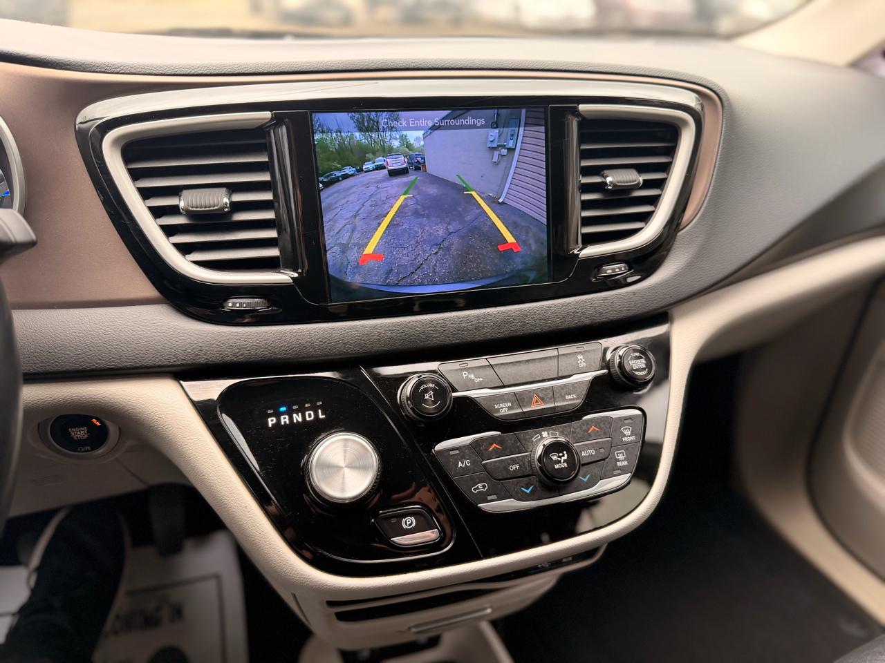 Chrysler Pacifica Touring-L FWD 2017