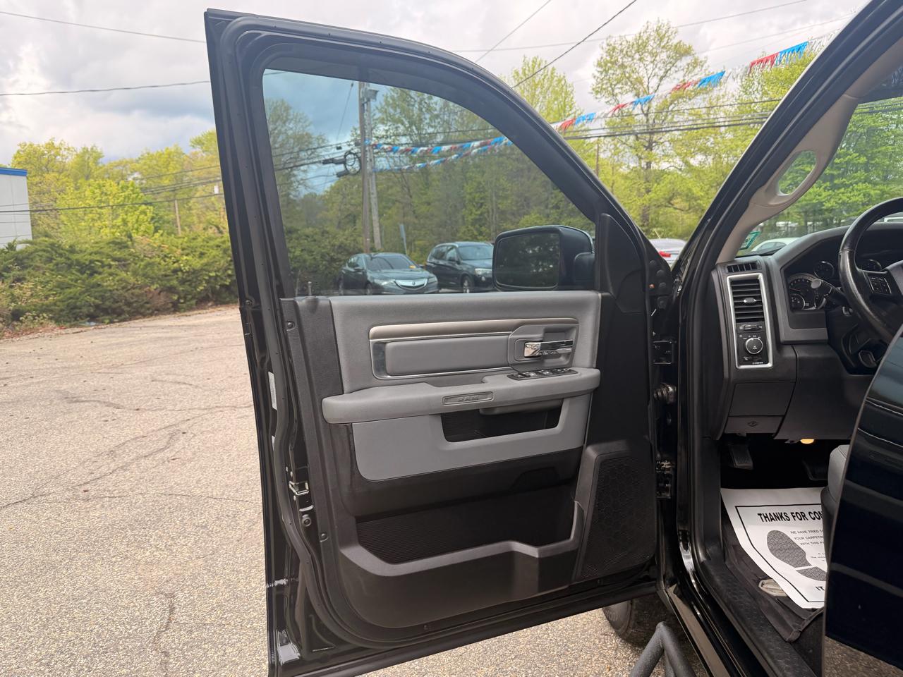 RAM 1500 4WD Crew Cab 140.5" Big Horn 2014