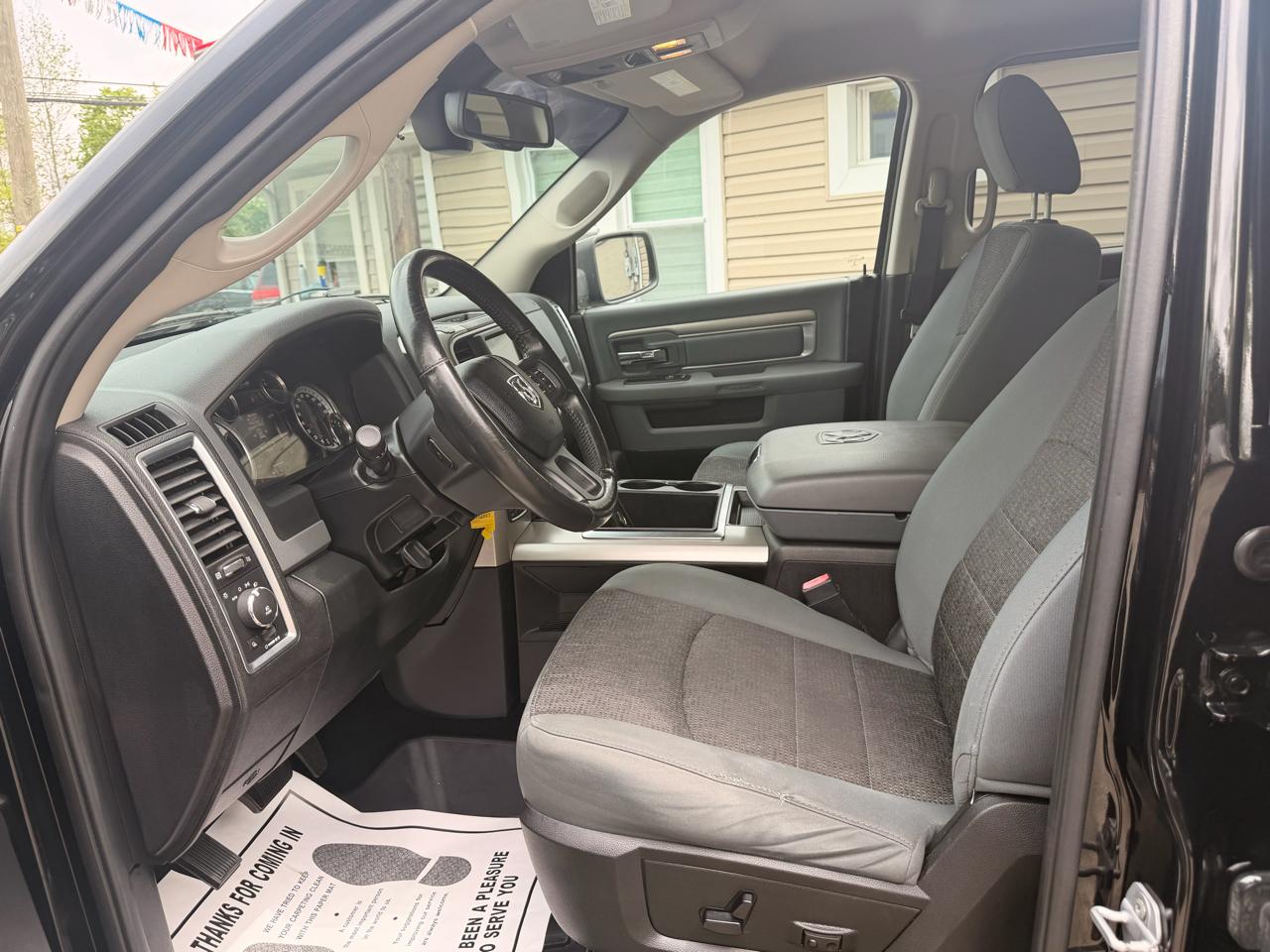 RAM 1500 4WD Crew Cab 140.5" Big Horn 2014