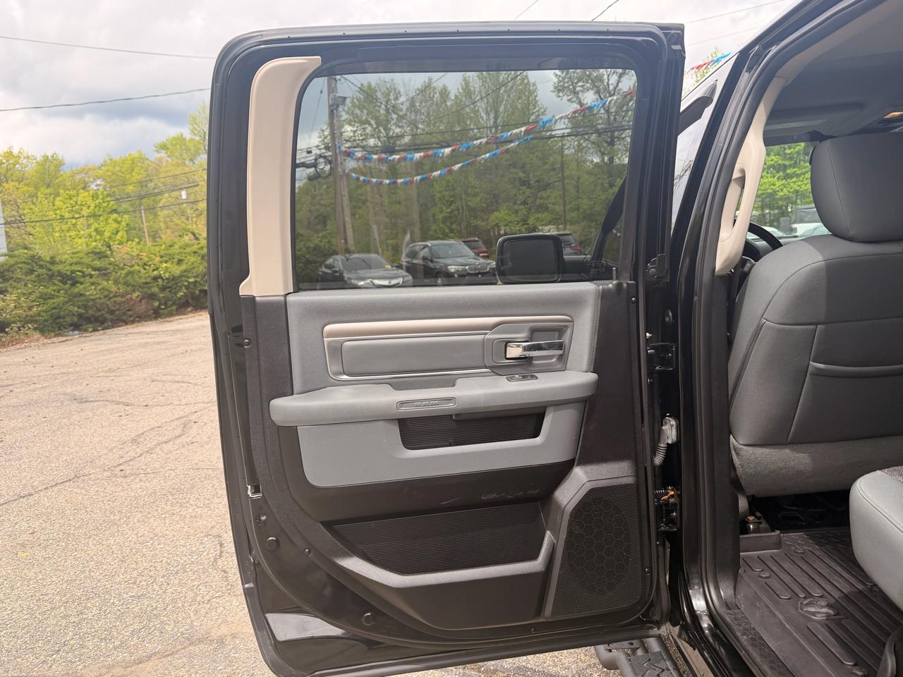 RAM 1500 4WD Crew Cab 140.5" Big Horn 2014