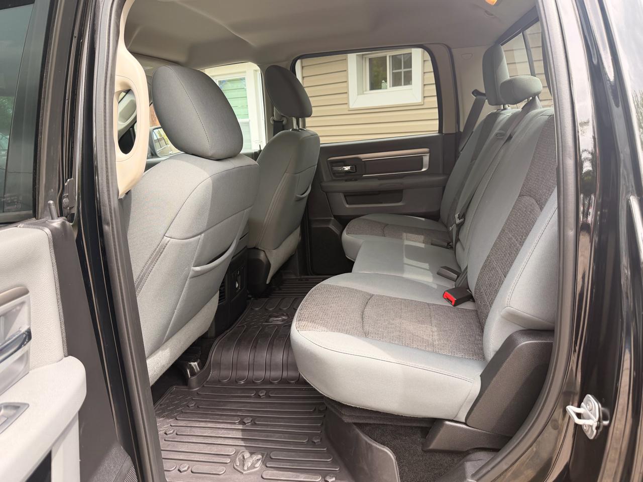 RAM 1500 4WD Crew Cab 140.5" Big Horn 2014