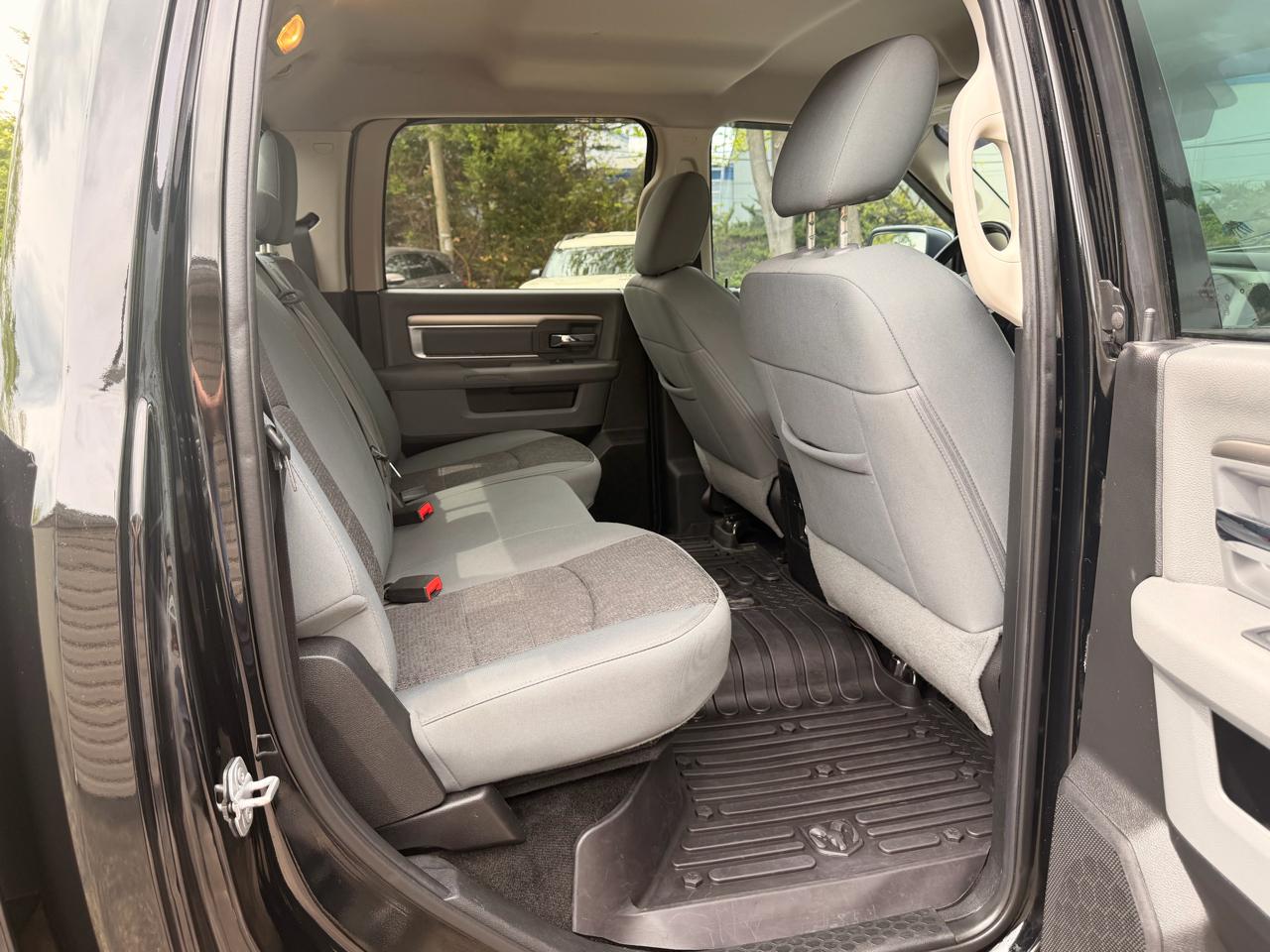 RAM 1500 4WD Crew Cab 140.5" Big Horn 2014
