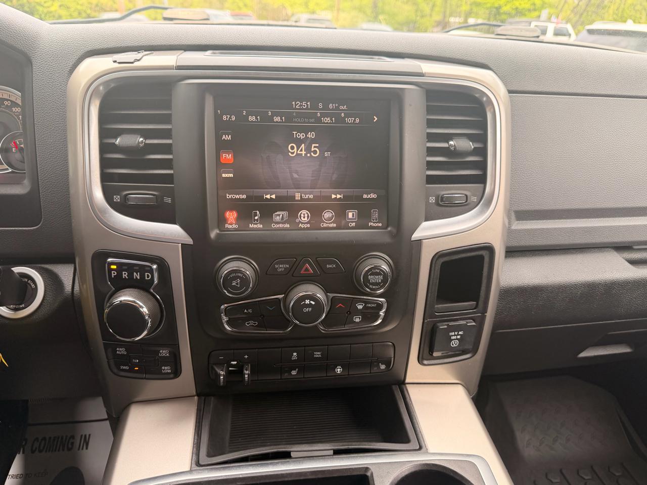 RAM 1500 4WD Crew Cab 140.5" Big Horn 2014