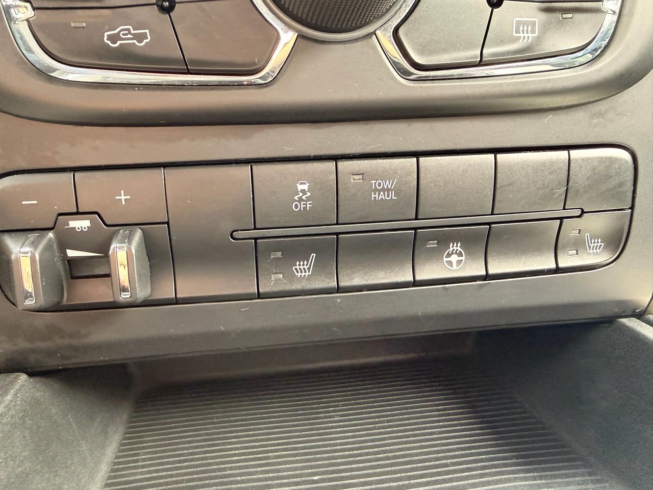 RAM 1500 4WD Crew Cab 140.5" Big Horn 2014