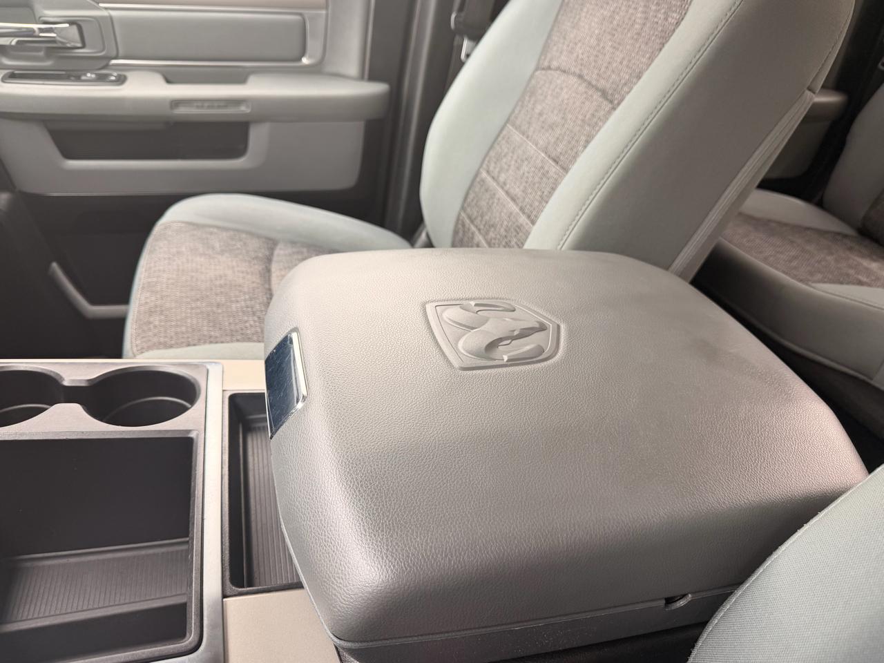 RAM 1500 4WD Crew Cab 140.5" Big Horn 2014