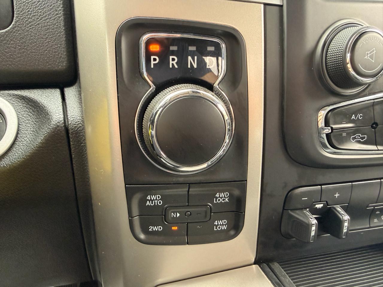 RAM 1500 4WD Crew Cab 140.5" Big Horn 2014