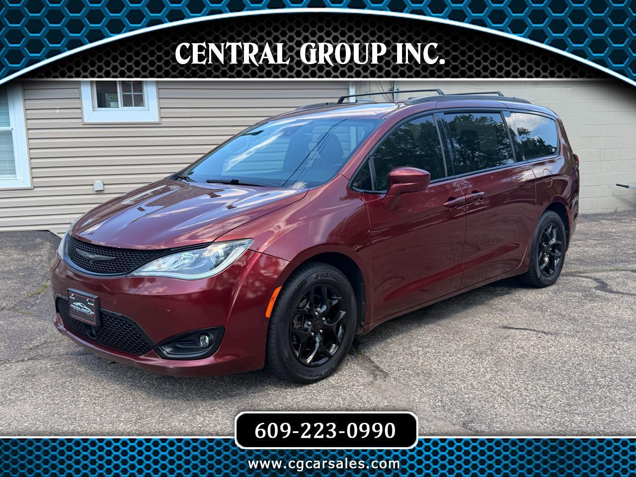 2018 Chrysler Pacifica Touring L's photo