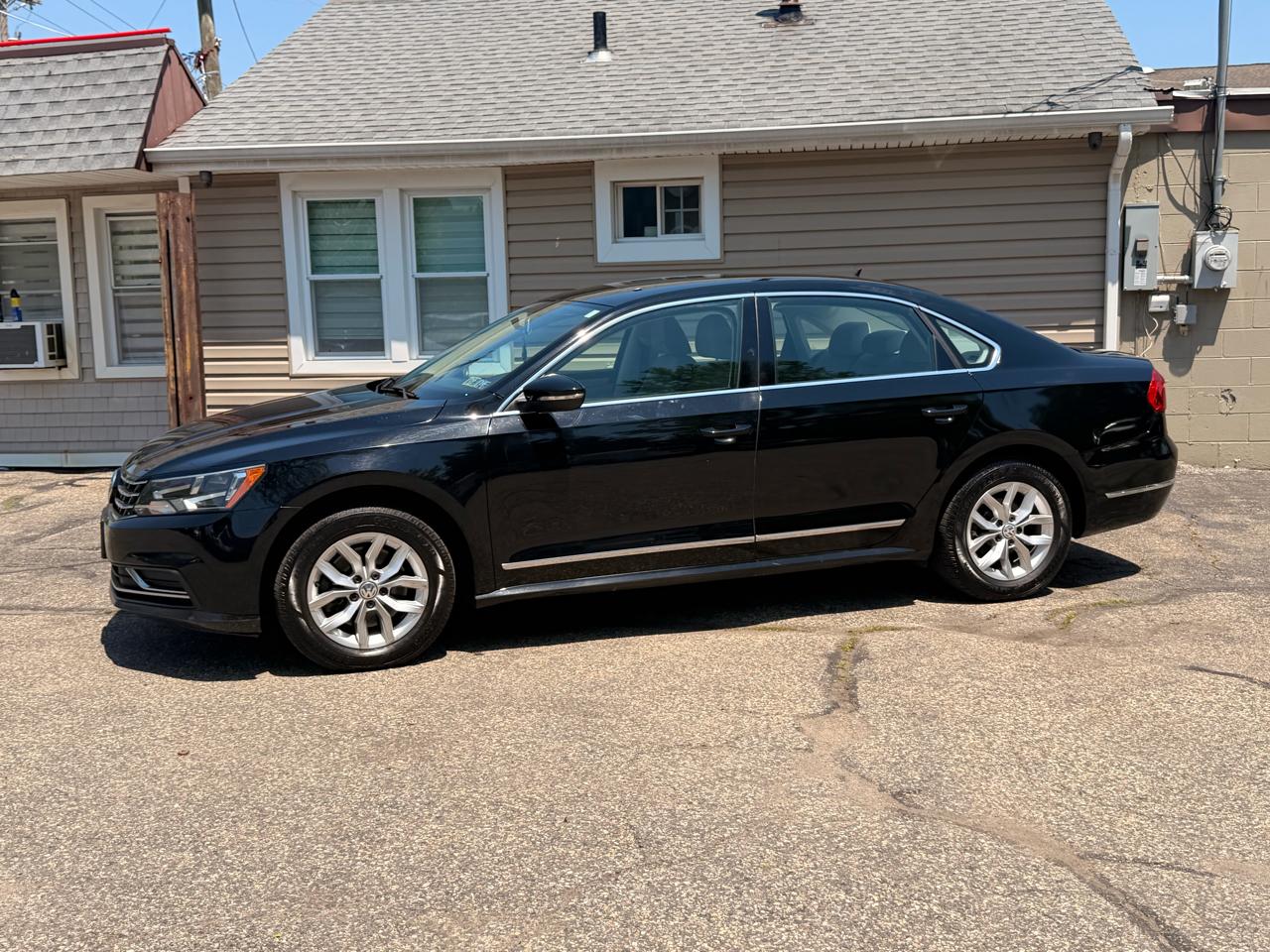 Volkswagen Passat 4dr Sdn 1.8T Auto S PZEV 2016