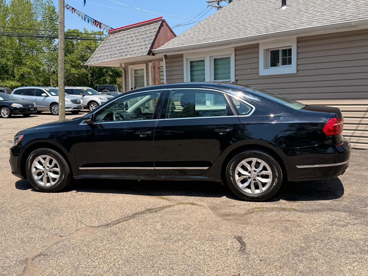 Volkswagen Passat 4dr Sdn 1.8T Auto S PZEV 2016
