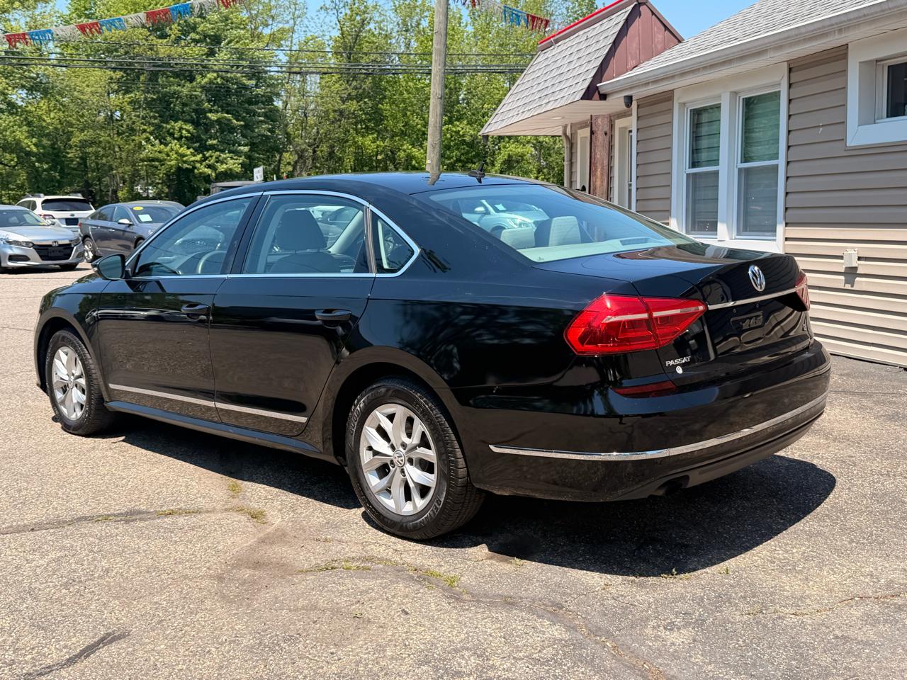 Volkswagen Passat 4dr Sdn 1.8T Auto S PZEV 2016