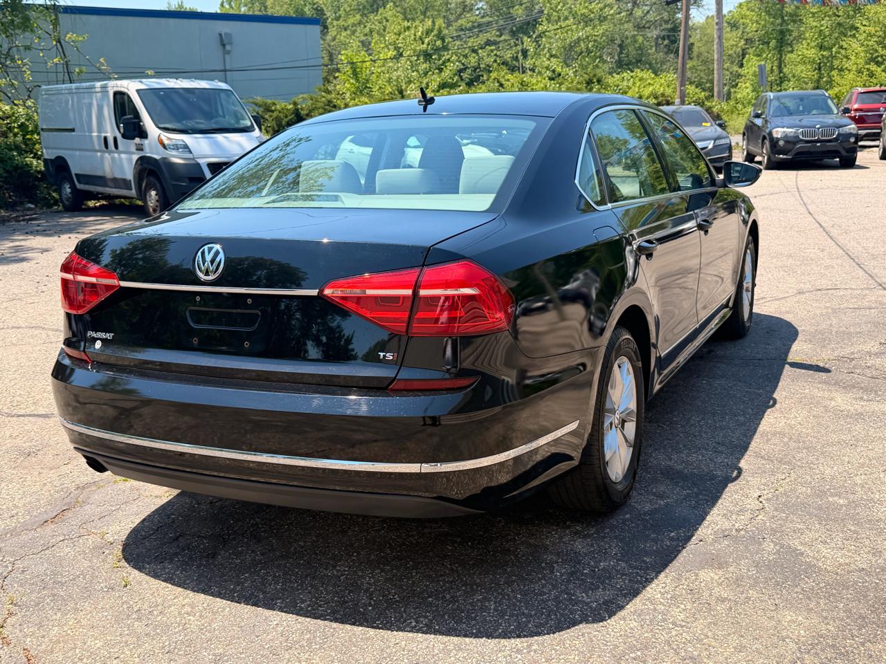 Volkswagen Passat 4dr Sdn 1.8T Auto S PZEV 2016