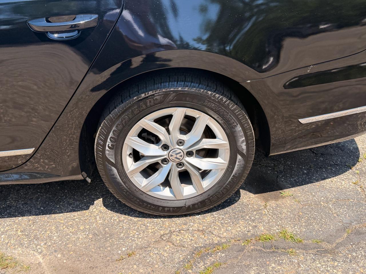 Volkswagen Passat 4dr Sdn 1.8T Auto S PZEV 2016