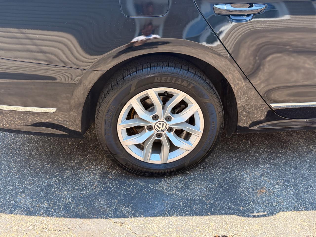 Volkswagen Passat 4dr Sdn 1.8T Auto S PZEV 2016