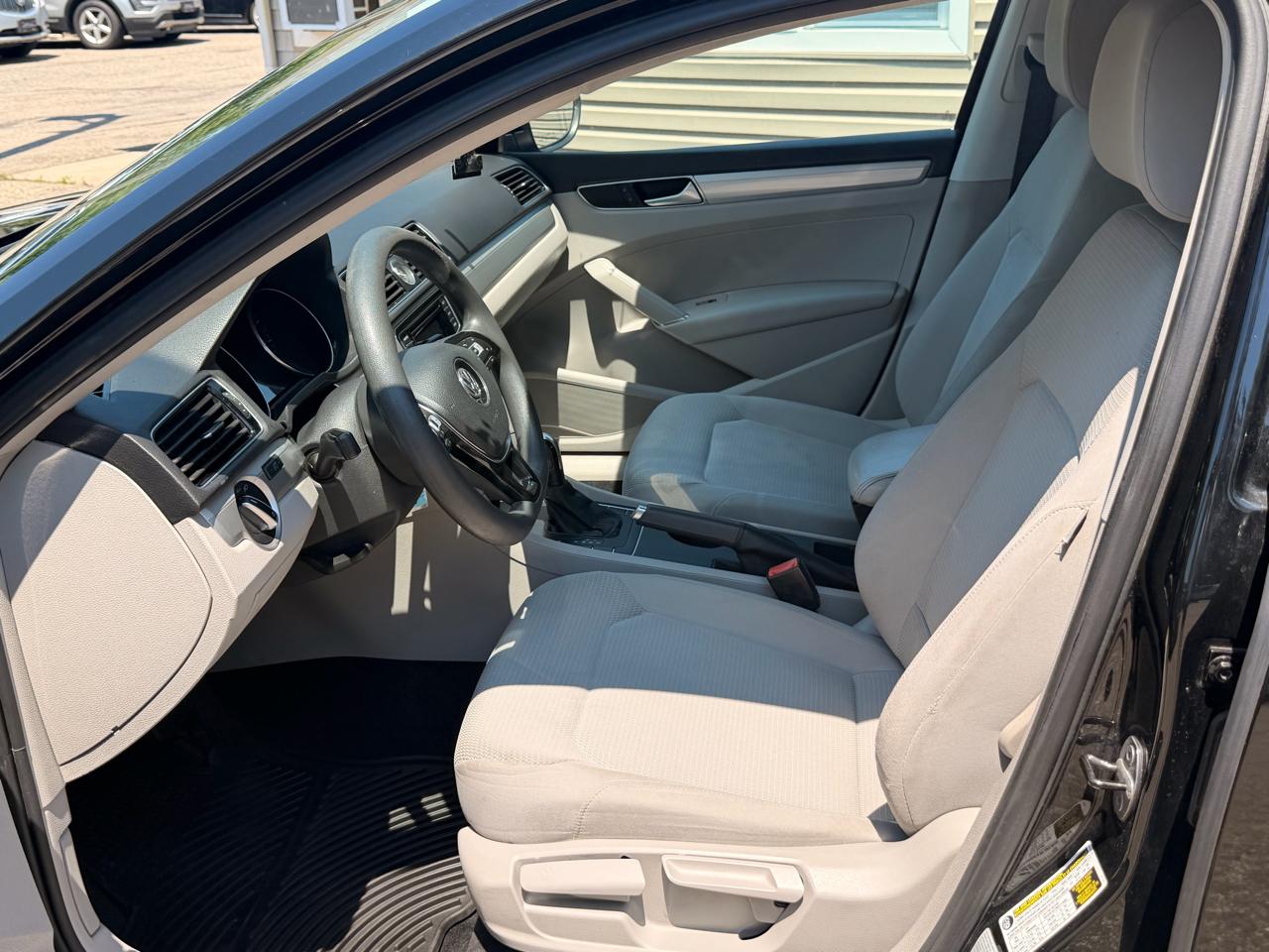 Volkswagen Passat 4dr Sdn 1.8T Auto S PZEV 2016