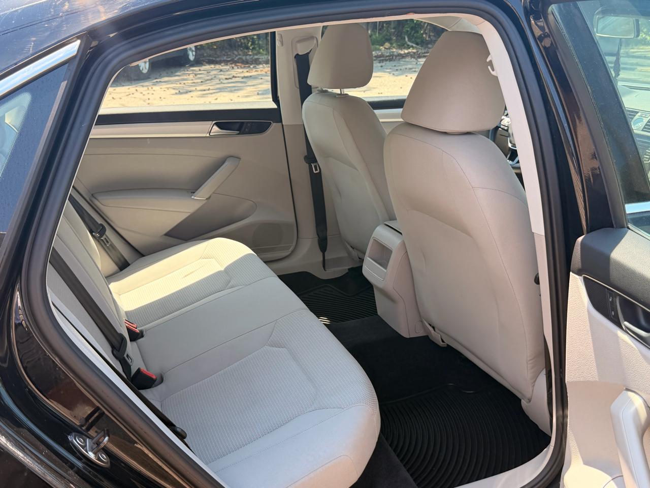 Volkswagen Passat 4dr Sdn 1.8T Auto S PZEV 2016