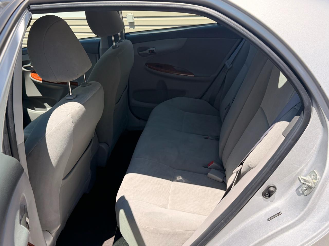 Toyota Corolla 4dr Sdn Man (Natl) 2009