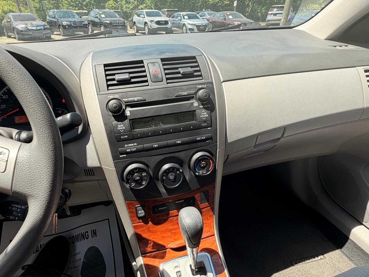 Toyota Corolla 4dr Sdn Man (Natl) 2009