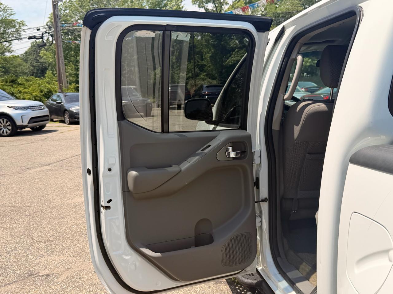 Nissan Frontier 2017.5 Crew Cab 4x4 SV V6 Auto 2016