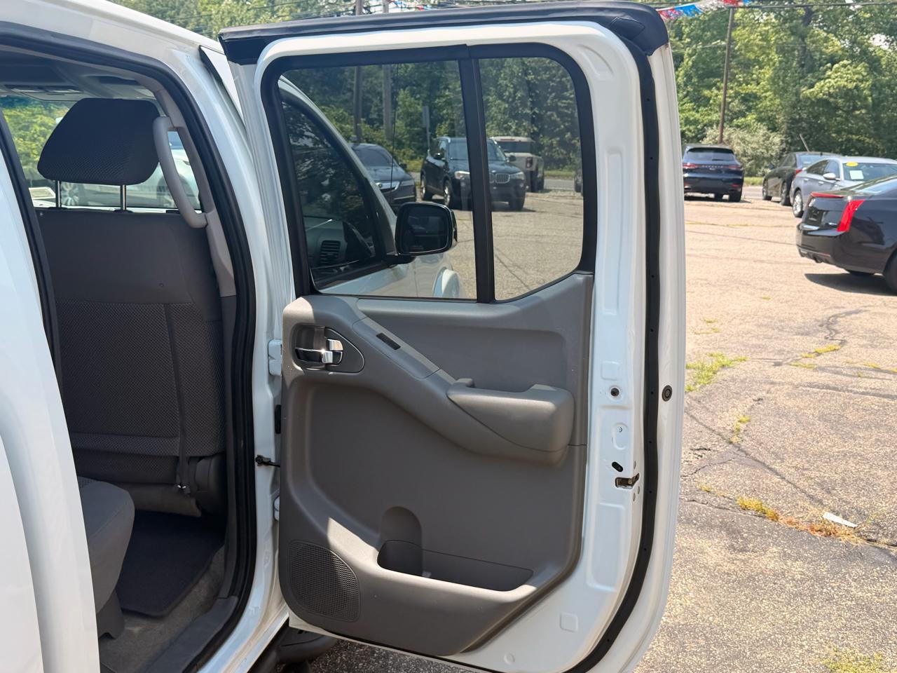 Nissan Frontier 2017.5 Crew Cab 4x4 SV V6 Auto 2016