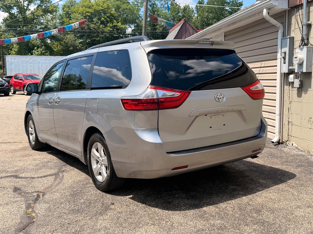 Toyota Sienna LE FWD 8-Passenger (Natl) 2017